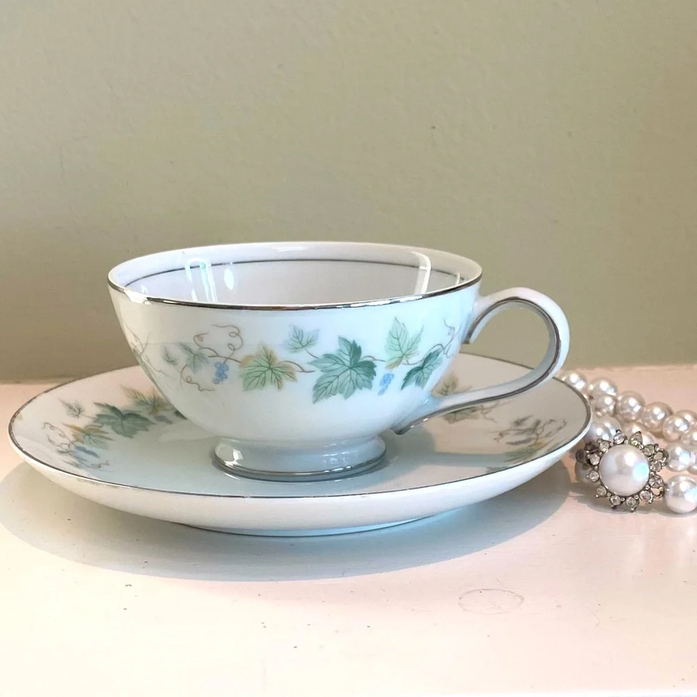 Vintage Teacup With Saucer Set Floral Vineyard Manor Fine China Japan Grape Leaf
